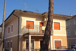 Pinarella di Cervia trilocale in vendita Fronte Mare facciata