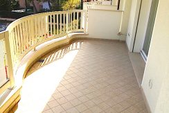 Appartamento tre camere in vendita a Pinarella balcone