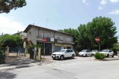 Edificio residenziale e commerciale in vendita