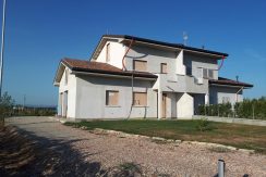 Villa bifamiliare al grezzo al confine con Cervia