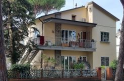 Villa con tre appartamenti a Milano Marittima